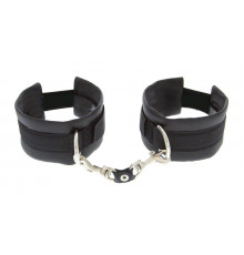 Чёрные полиуретановые наручники Luxurious Handcuffs