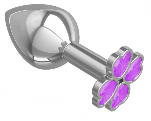 Заказать Средняя серебристая анальная втулка с клевером из сиреневых кристаллов - 8,5 см.